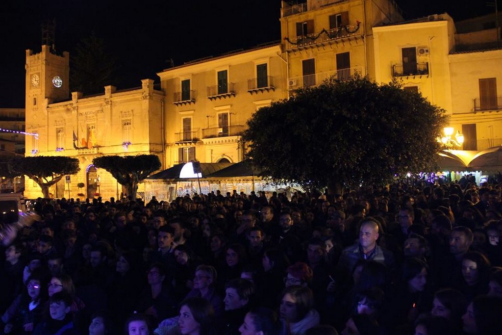 Alcuni momenti degli eventi in piazza a Licata