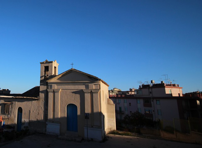 Foto della chiesa e del "piano" Quartiere a Licata