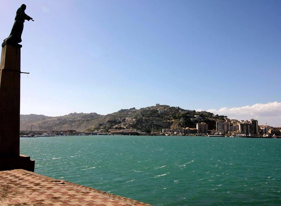 Foto panoramica di Licata dal porto